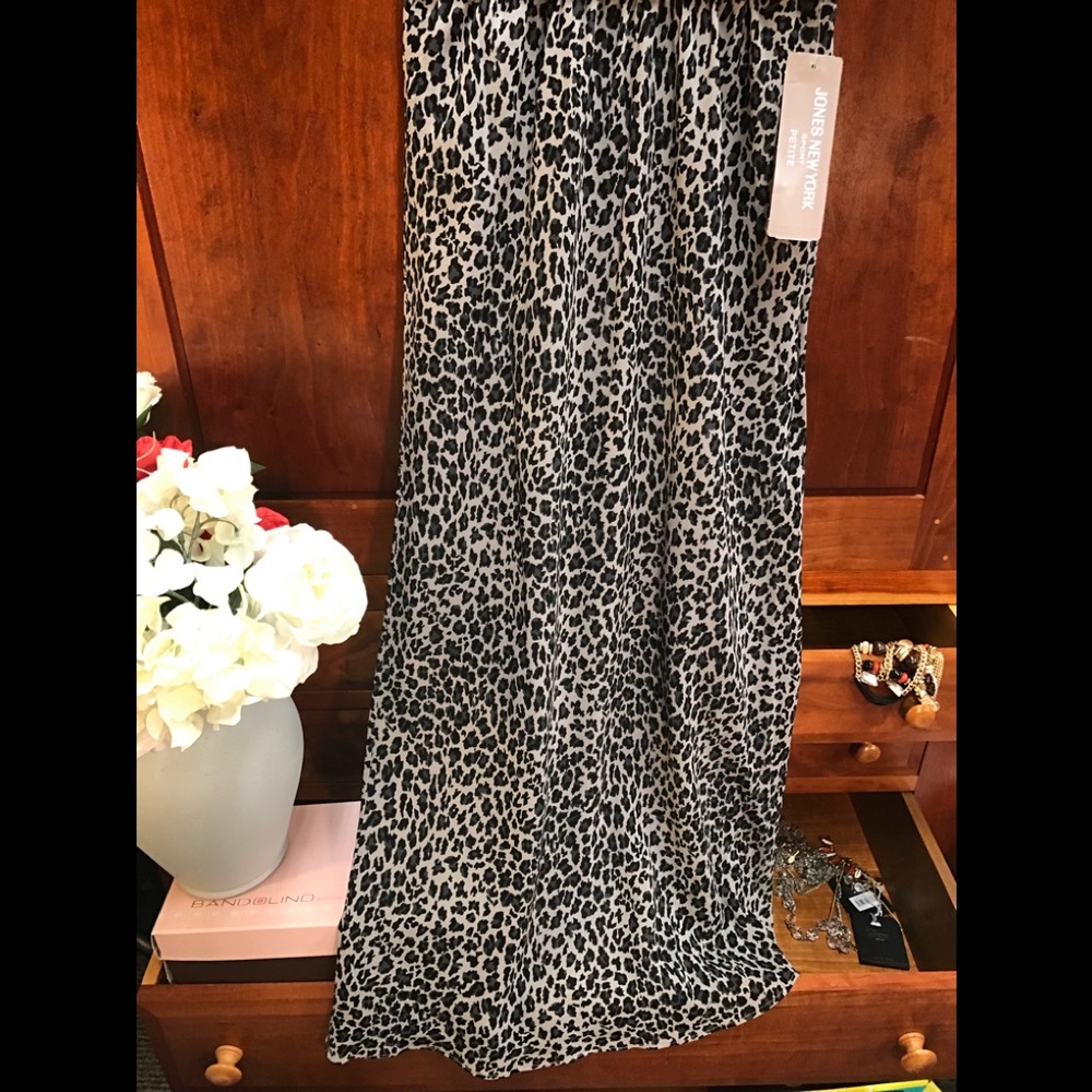 Jones New York Skirt- New!